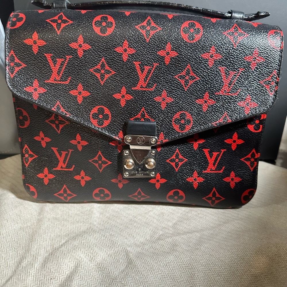 Louis Vuitton Pochette Métis infrarouge